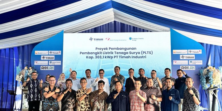Peresmian proyek pembangunan PLTS Timah Industri oleh PT BEI, anak perusahaan PTBA, di kawasan industri Cilegon.