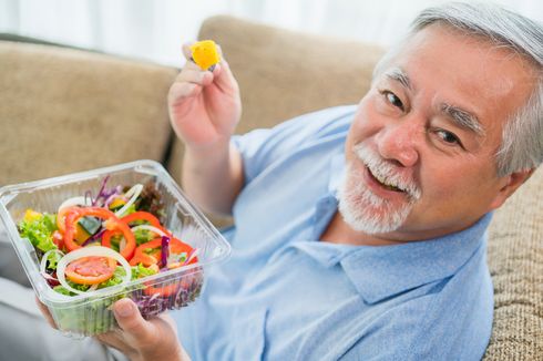 4 Kebiasaan Makan untuk Memperlambat Penuaan di Usia 50 Tahun