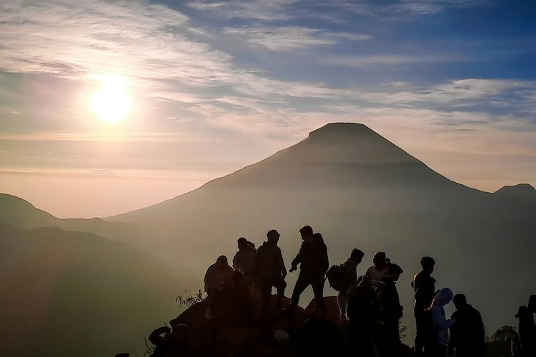 Jateng Diguyur Hujan dan Cuaca Ekstrem, Satu Pendaki Hilang di Gunung Muria Masih Dicari 