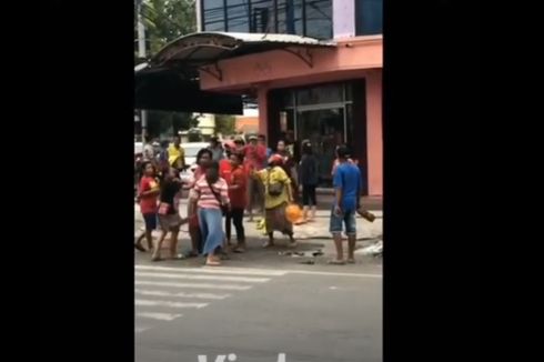 Viral, Video Belasan Gelandangan Adu Jotos di Lampu Merah, Ternyata gara-gara Ini