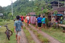 Ambulans Tak Bisa Masuk, Warga Kritis di Mamuju Harus Ditandu Sejauh 1 Km dan Naik Perahu 7 Km untuk Berobat