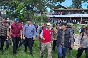 Wagub Tembus Langit Pakai Heli untuk Pastikan Bantuan Logistik Mulai Masuk ke Wilayah Tengah Aceh