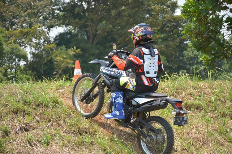 Cara naik motor off road