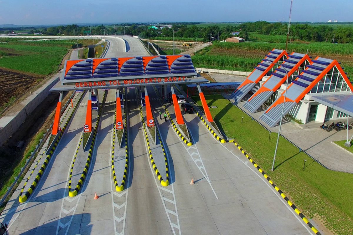 PT Marga Harjaya Infrastruktur mengadopsi desain arsitektur lokal umpak untuk membangun gerbang-gerbang tol di Jalan Tol Jombang-Mojokerto.