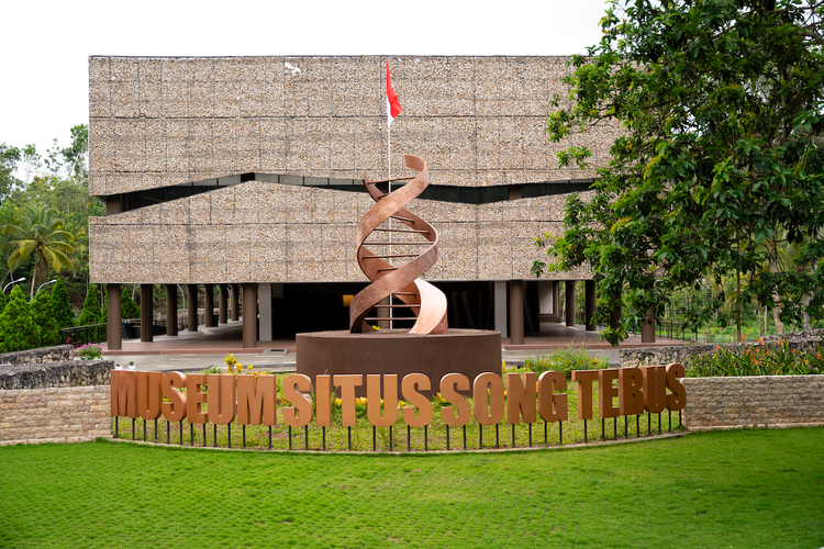 Badan Layanan Umum Museum dan Cagar Budaya (BLU MCB) Kementerian Pendidikan, Kebudayaan, Riset, dan Teknologi (Kemendikbudristek) mulai melakukan transformasi terhadap beberapa museum di Indonesia, salah satunya Museum Song Terus, Pacitan, Jawa Timur.
