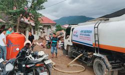 BNI Salurkan 8.000 Liter Air Bersih untuk Warga Terdampak Banjir Padang