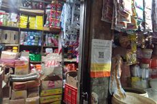 Beli Minyak Goreng Pakai PeduliLindungi, Pedagang Pasar Kramat Jati: Alhamdulillah Banyak yang Pakai