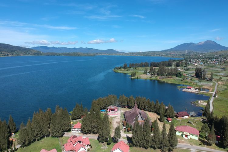 Danau atas, bagian dari Danau Kembar di KAbupaten solok, sumatera Barat.