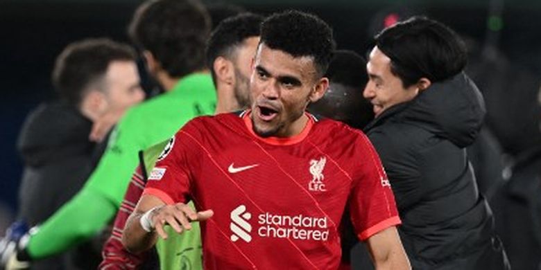 Ekspresi bahagia Luis Diaz (tengah) seusai laga leg kedua semifinal Liga Champions yang mempertemukan Villarreal vs Liverpool di Estadi de La Ceramica, Rabu (4/5/2022) dini hari WIB. Luis Diaz dinobatkan sebagai pemain terbaik laga Villarreal vs Liverpool.