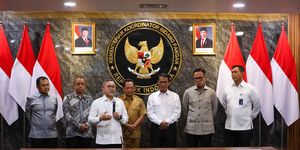 Menko Pangan Zulhas memberikan arahan dalam kegiatan penandatanganan surat keputusan bersama (SKB) antara Mentan, Menteri Dalam Negeri (Mendagri), Menteri Keuangan (Menkeu), Kepala Badan Pangan Nasional (Kabapanas), dan Kepala Badan Pengaturan Badan Usaha Milik Negara (BP BUMN) tentang Percepatan Penyediaan Infrastruktur Pascapanen dalam Rangka Ketahanan Pangan Nasional.