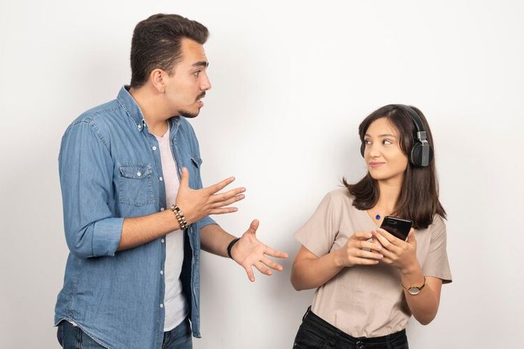 Ilustrasi tren We Listen, We Don't Judge