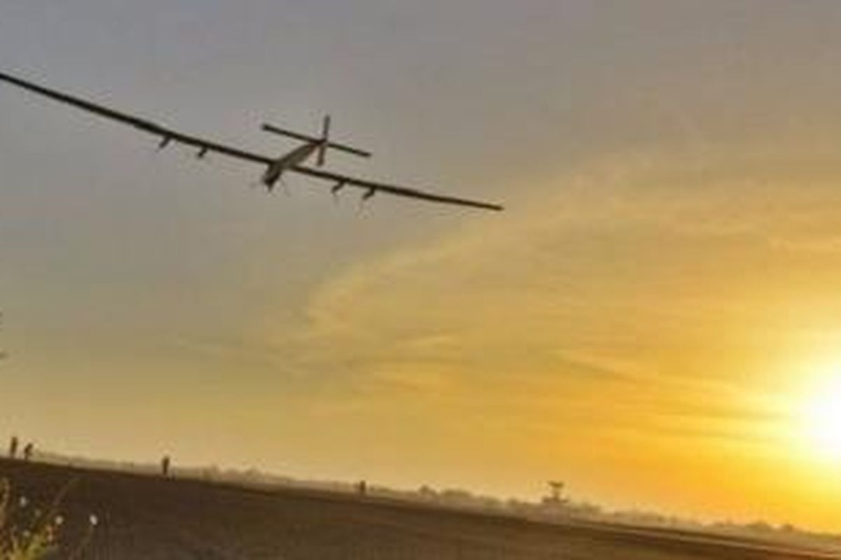 Solar Impulse bertolak dari Ahmedabad tatkala pagi mulai pecah.