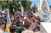 Demo Tolak Mafia Tanah di Kantor Gubernur Sumut Ricuh: Jangan Buat Marah Rakyat... 