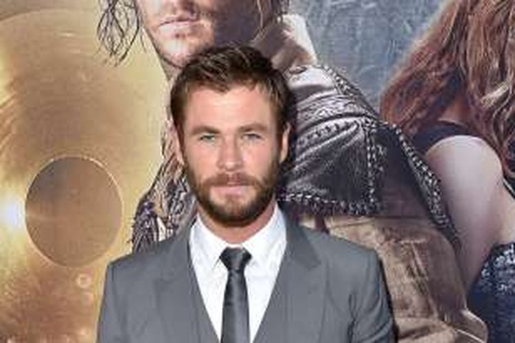 Aktor Chris Hemsworth menghadiri pemutaran perdana film The Huntsman: Winter's War di Regency Village Theartre, Westwood, California, AS, Senin (11/4/2016) waktu setempat.