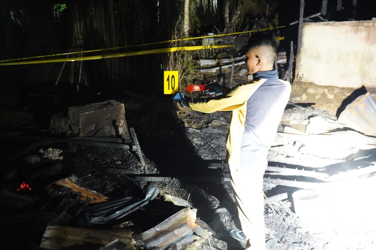 Rumah Ketua KPU Tapteng Wahid Pasaribu terbakar pada Kamis (9/1/2025). 