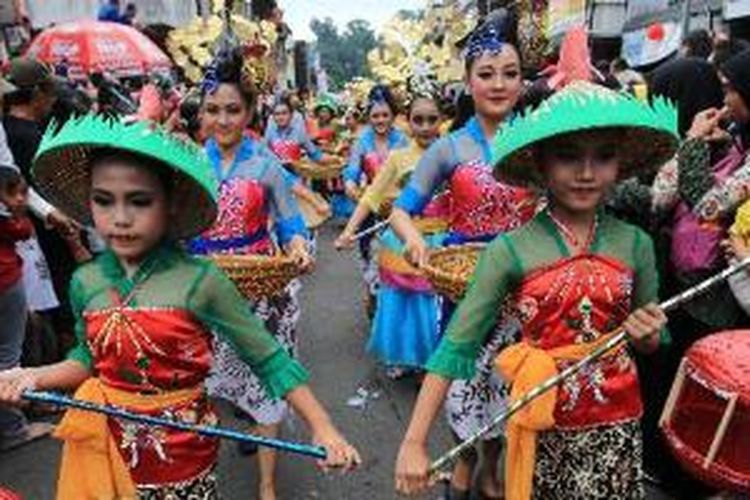 Suasana Pesta Rakyat Bogor Cap Go Meh 2015, Kamis (5/3/2015). Pesta budaya ini bertepatan dengan perayaan Cap Go Meh, yang melambangkan hari terakhir dari masa perayaan Tahun Baru Imlek.

