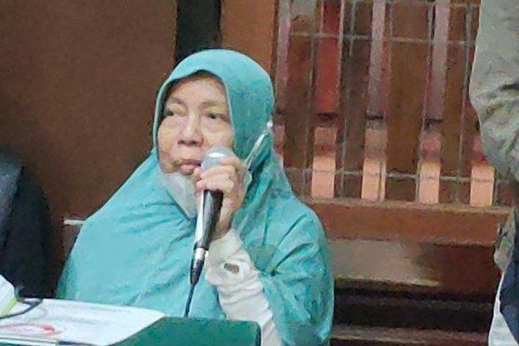 Nasib nenek berusia 60 tahun di Surabaya divonis hukuman 5 tahun penjara gara-gara ulah sang anak.