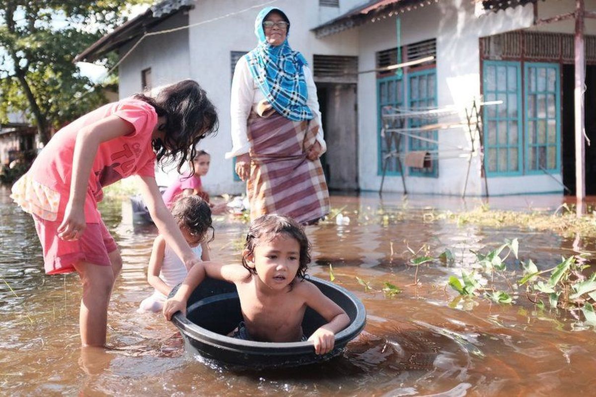 Oxfam found that the richest 1 percent of people are responsible for producing more than twice the carbon emissions linked to worsening climate change.