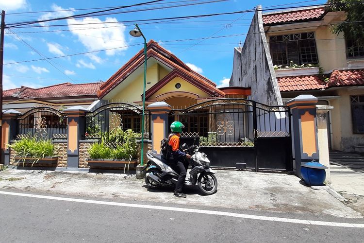 Rumah Ketua RT 3 RW 6 Kelurahan Sawojajar Kota Malang yang mengalami pencurian dengan modus penyemprotan disinfektan, Kamis (18/2/2021).