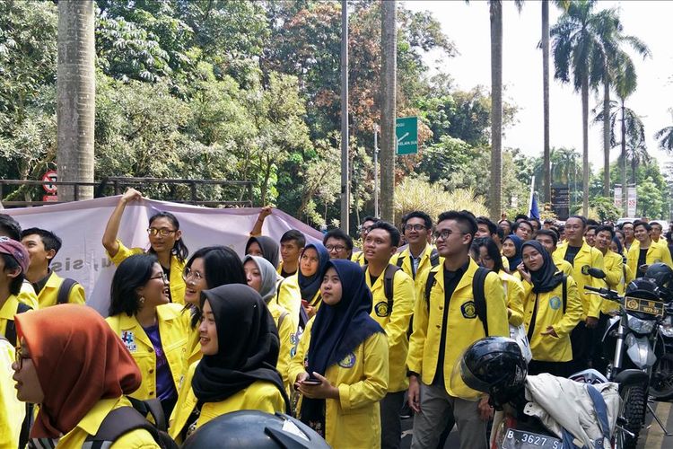 Aksi Mahasiswa Universitas Indonesia Tolak Secure Parking di UI,  Depok, Senin (15/7/2019).