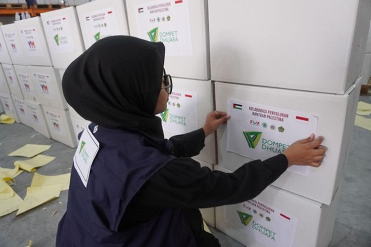 Dompet Dhuafa melalui Forum Zakat (FOZ) bersama sejumlah Lembaga Amil Zakat (LAZ) gabungan, menyalurkan bantuan kemanusiaan gelombang ke-5 sebanyak 880 boks dengan berat total 17,6 ton untuk warga Gaza, Palestina, yang mengungsi di Yordania.