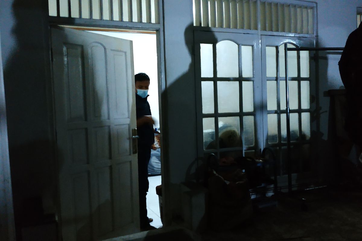 Rumah ZA, terduga teroris yang ditembak mati polisi di Mabes Polri, di Kelapa Dua Wetan, Ciracas, Jakarta Timur