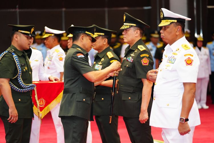 Mayjen Yudi Abrimantyo resmi menjabat sebagai Kepala Badan Intelijen Strategis (Bais) TNI setelah dilaksanakan serah terima jabatan (sertijab), Rabu (27/3/2024).  Panglima TNI Jenderal Agus Subiyanto memimpin sertijab yang digelar di Aula Gatot Soebroto Mabes TNI, Cilangkap, Jakarta Timur.