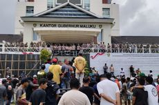 Protes Taksi Online, Ratusan Sopir Angkot di Ambon Demo dan Blokade Jalan