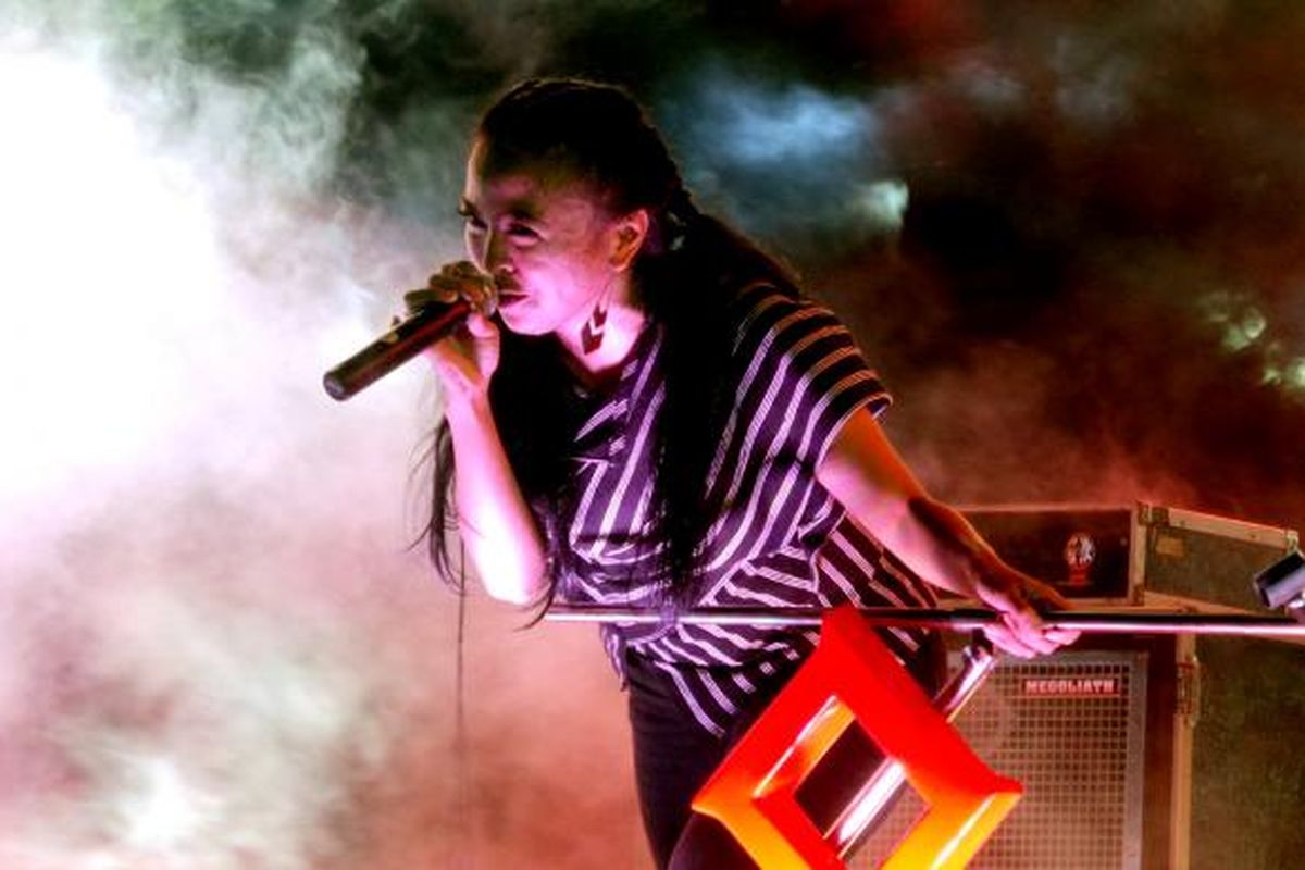 Tantri KotaK tampil dalam pergelaran musik Soundrenaline 2015, di Garuda Wisnu Kencana, Kabupaten Badung, Bali, Minggu (6/9/2015). Artis musik lintas genre memeriahkan Soundrenaline yang tahun ini mengusung tema Change The Ordinary. Acara berlangsung 5-6 September. 