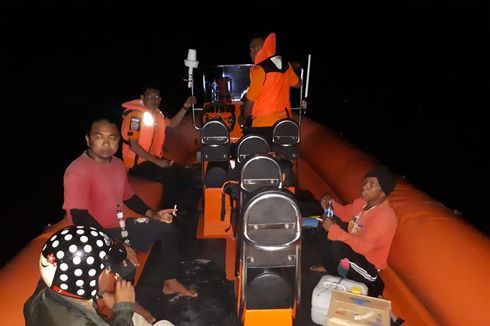 SAR Evakuasi 8 Nelayan yang Terombang-ambing di Lautan Wakatobi
