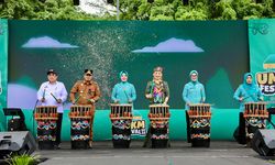 Semarakkan HKG Ke-53, Tri Tito Resmi Buka Festival UMKM 2025 dan Pemeriksaan Kesehatan Gratis