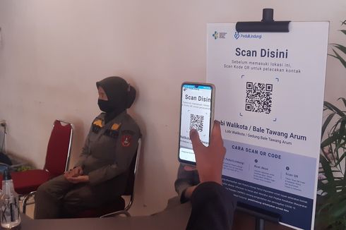 Masuk Lobi Wali Kota Solo, Tamu Wajib Scan Barcode PeduliLindungi