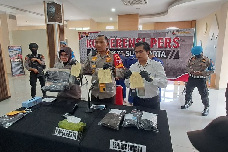 Press Release komplotan copet menyasar event gratis di Kota Solo, Jawa Tengah (Jateng). Tiga pelaku asal Kota Bandung ditangkap Kepolisian Resor Kota (Polresta) Solo.