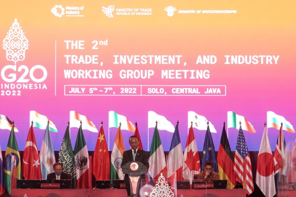 Menteri Investasi Bahlil Bahadalia membuka pertemuan kedua perhelatan TIIWG G20 di Surakarta, Jawa Tengah, Rabu (6/7/2022).