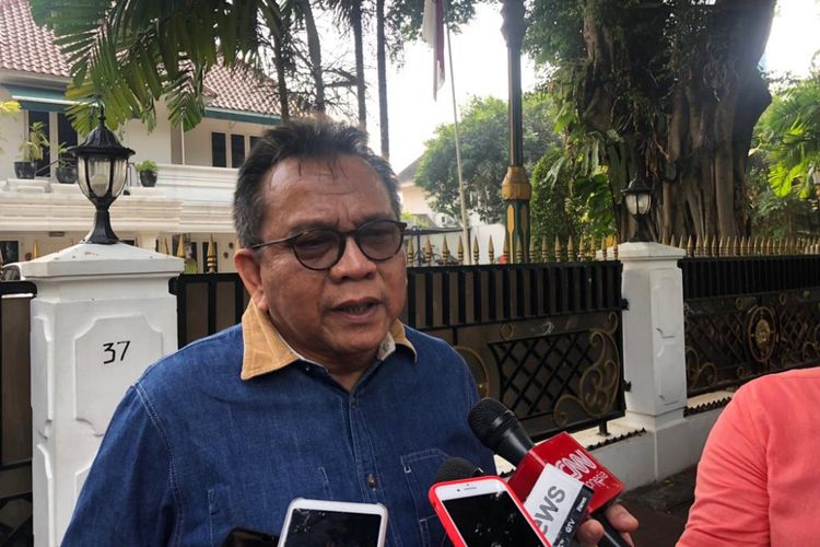 Ketua DPD Partai Gerindra DKI Jakarta Mohamad Taufik usai menemui Ketua DPRD DKI Jakarta Prasetio Edi Marsudi di Jalan Imam Bonjol, Selasa (16/10/2018). 