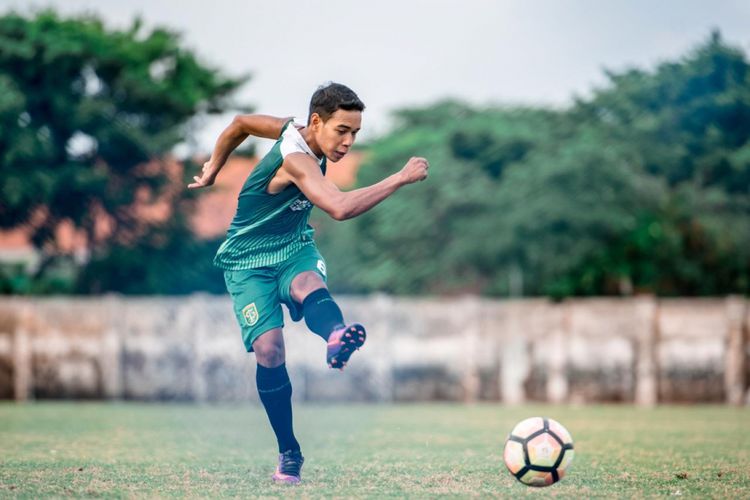 Gelandang Persebaya Surabaya, Misbakus Solikin.