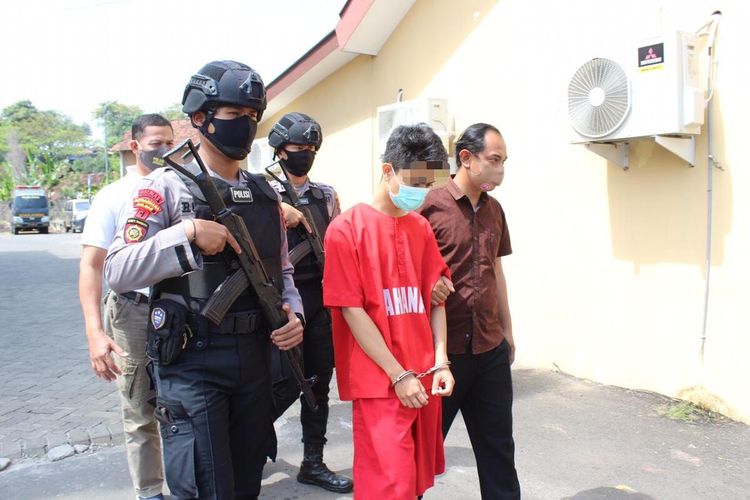 Peracik sekaligus penjual Brownies Ganja, Franky Ervan Setiawan (24) saat di Mapolres Jepara, Jawa Tengah, Kamis (30/7/2020).