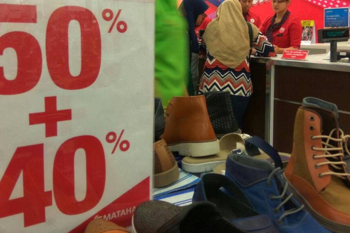 Beberapa tenant di Depok Town Square menawarkan diskon yang cukup besar.