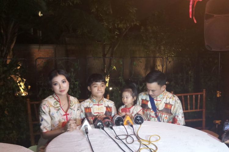 Keluarga Onsu saat ditemui di Taman Kajoe, Ampera, Jakarta Selatan, Sabtu (25/1/2020).