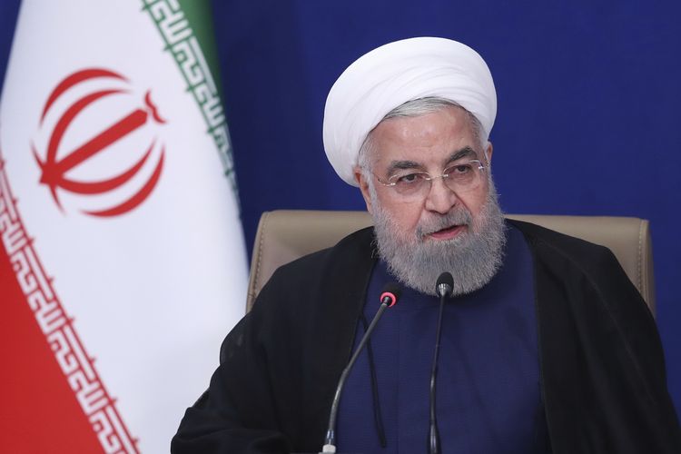 Dalam foto yang dirilis oleh situs resmi kantor Kepresidenan Iran, Presiden Hassan Rouhani berbicara dalam pertemuan di kompleks kepresidenan di Teheran, Iran, Selasa, 6 Juli 2021. 
