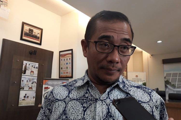 Komisioner KPU Hasyim Asy'ari di kantor KPU, Menteng, Jakarta Pusat.