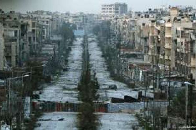 Puing-puing kota Aleppo, ibu kota Provinsi Aleppo, Suriah utara, yang sebelum perang saudara merupakan kota besar kedua setelah Damaskus, ibu kota negara itu.