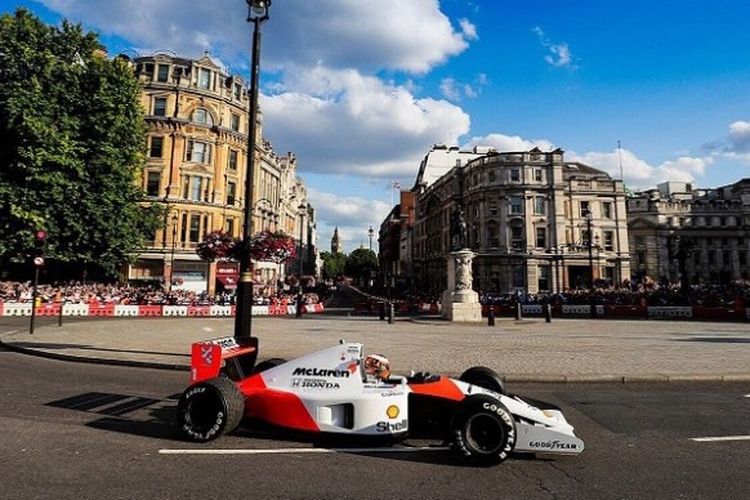 Acara eksibisi F1 Live London digelar di area Whitehall dan Trafalgar Square, Rabu (12/7/2017) waktu setempat.