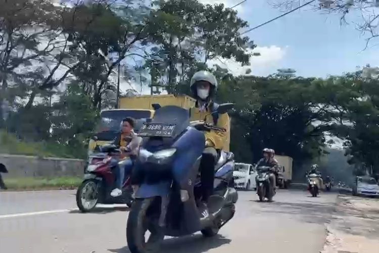 Pemudik dengan kendaraan roda dua sudah mulai melintasi jalur arteri Nagreg, Kabupaten Bandung, Jawa Barat pada Senin (17/4/2023) sejak H-7 hingga H-8 sebanyak 58 persen kendaraan roda dua mendominasi jalur Nagreg.