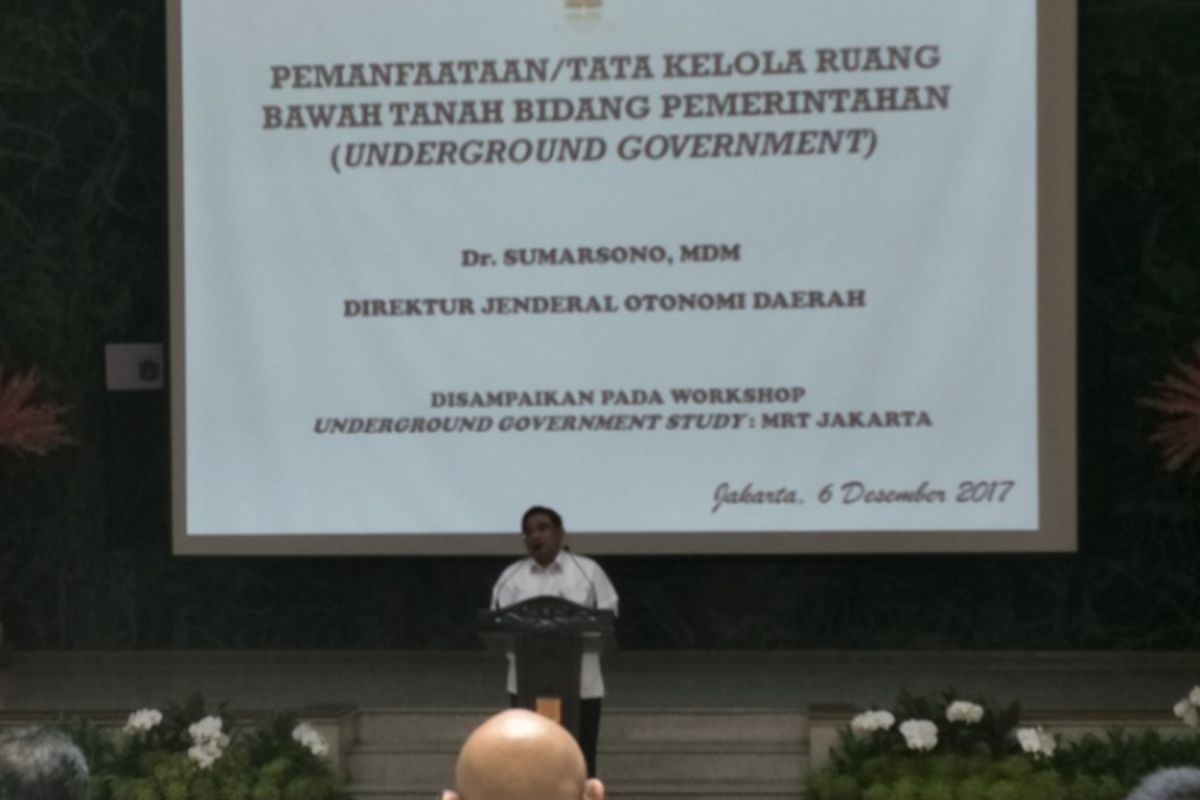 Direktur Jenderal Otonomi Daerah Kementerian Dalam Negeri Republik Indonesia (Kemendagri RI), Sumarsono hadir di Balai Kota DKI Jakarta dalam acara workshop underground goverment yang diselenggarakan PT Mass Rapid Transit (MRT), Rabu (6/12/2017).