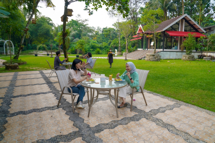 Pengilon Resto, salah satu fasilitas di Jakarta Escape.