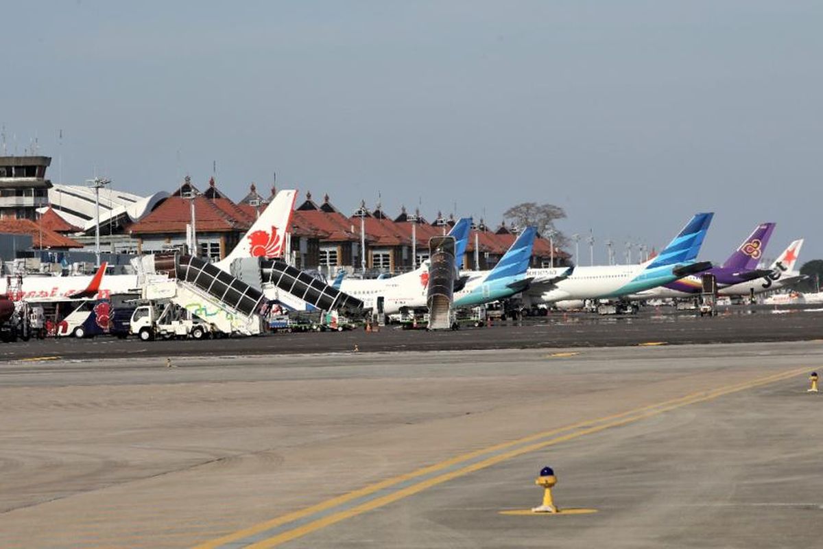 Ilustrasi pesawat di bandara kelolaan PT Angkasa Pura I (AP I).