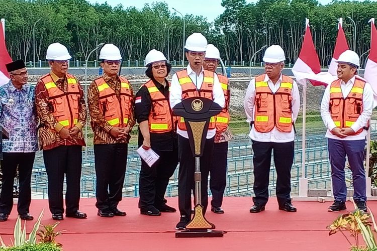 Presiden Jokowi meresmikan TPA Regional Banjarbakula Kalimantan Selatan, JUmat (7/2/2020)