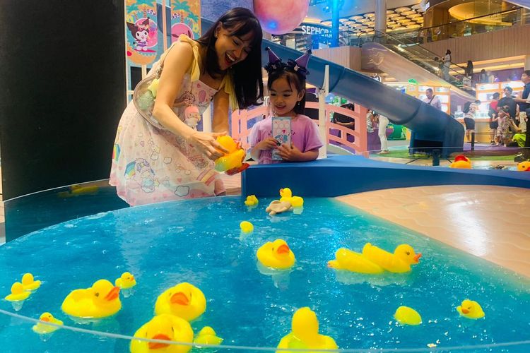 Meski Liburan Sekolah Hanya di Mall, Anak-anak di Surabaya Tetap Ceria