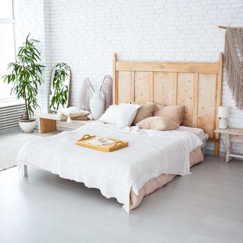 Ilustrasi kamar tidur bergaya Boho atau Bohemian berwarna putih
